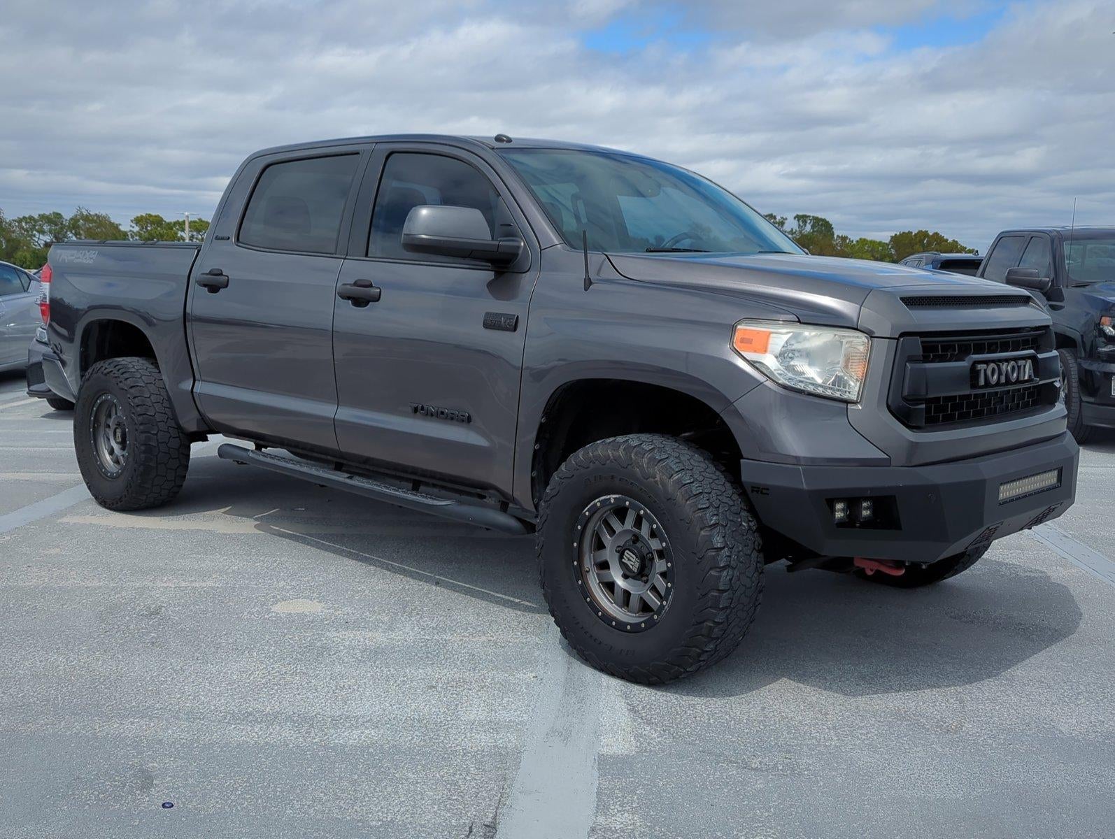 2017 Toyota Tundra 4WD 4WD Limited CrewMax 5.5' Bed 5.7L FFV (Natl)