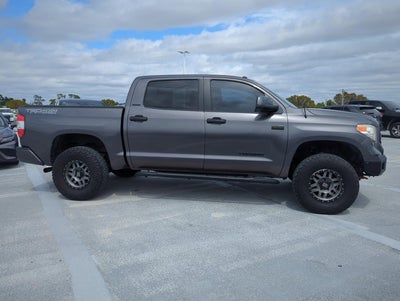 2017 Toyota Tundra 4WD 4WD Limited CrewMax 5.5' Bed 5.7L FFV (Natl)