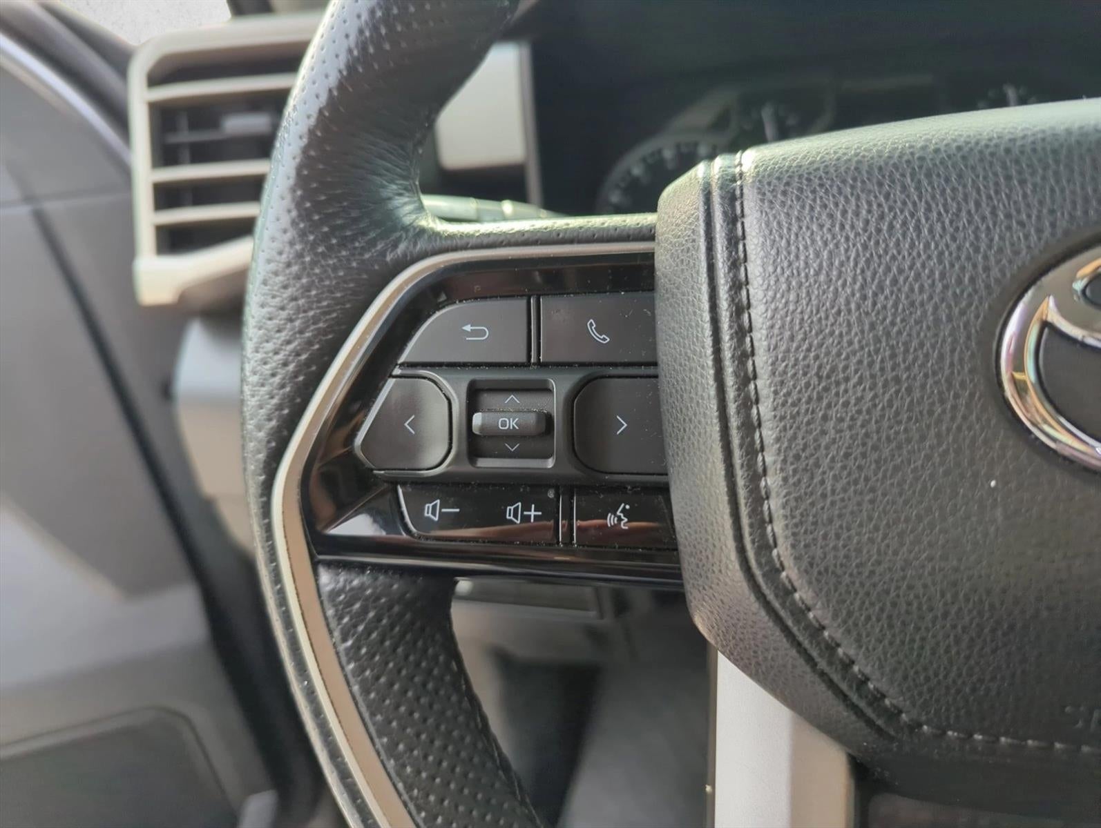 2023 Toyota Tundra 2WD 2WD SR5 CrewMax 5.5' Bed (SE)