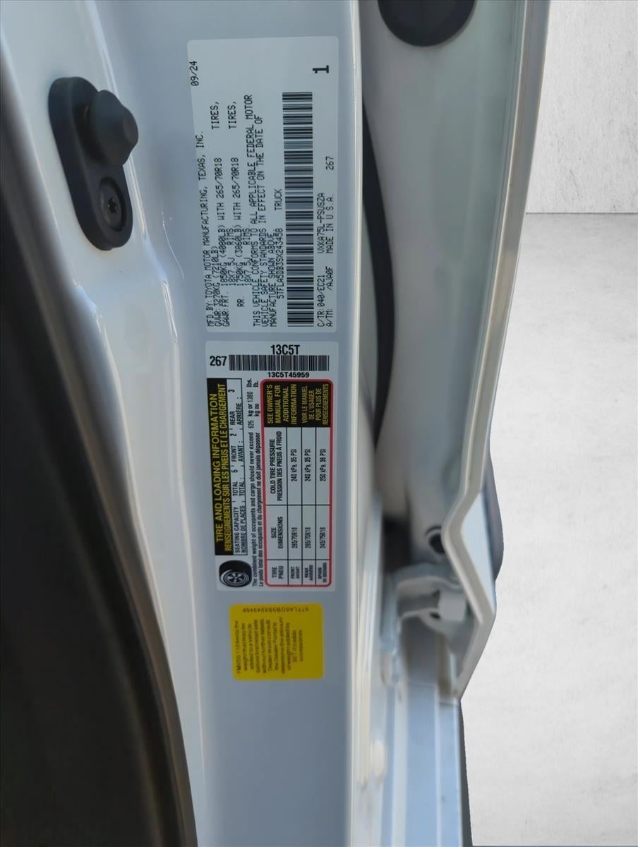 2025 Toyota Tundra 4WD 4WD SR5 CrewMax 5.5' Bed (SE)