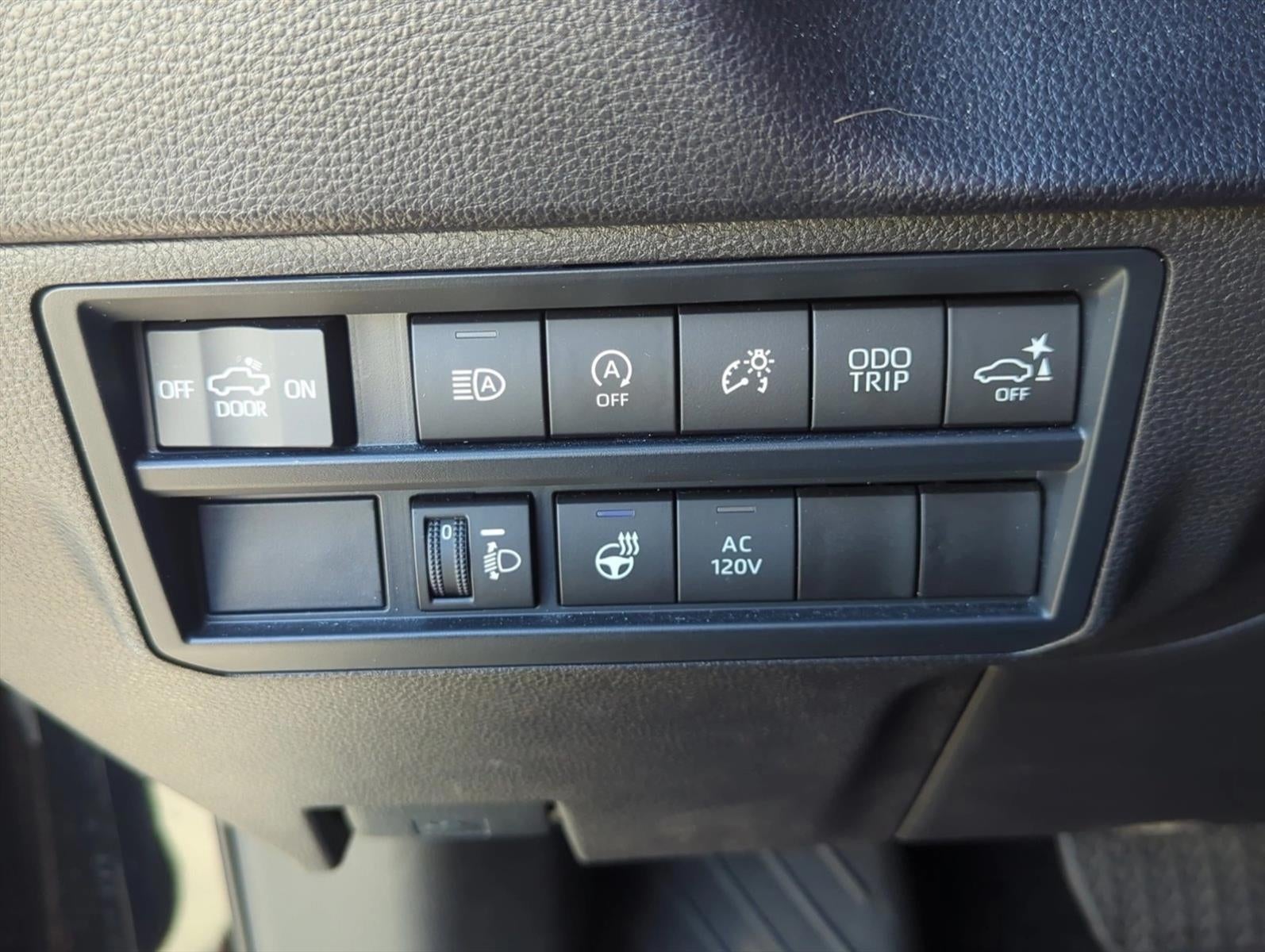 2025 Toyota Tundra 4WD 4WD SR5 CrewMax 5.5' Bed (SE)