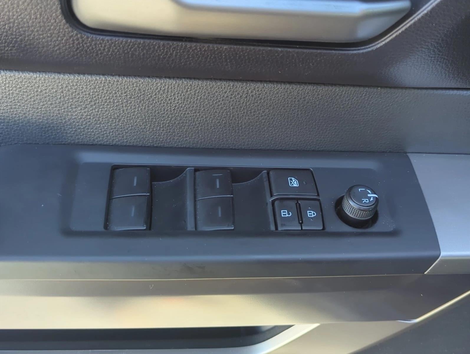 2025 Toyota Tundra 4WD 4WD SR5 CrewMax 5.5' Bed (SE)