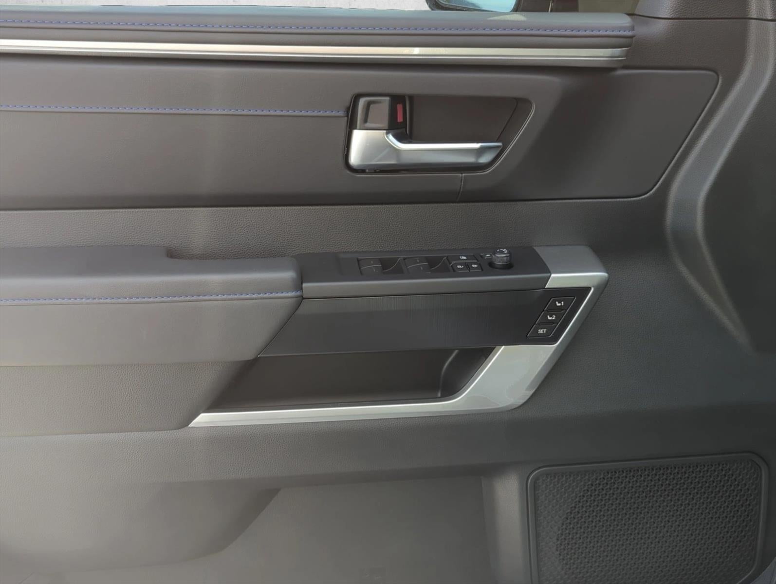 2025 Toyota Tundra 4WD 4WD Platinum Hybrid CrewMax 5.5' Bed (Natl)