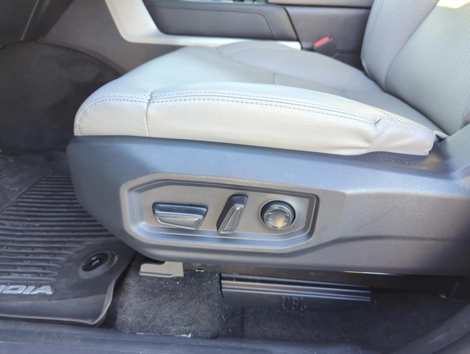 2025 Toyota Sequoia Limited 4WD (SE)