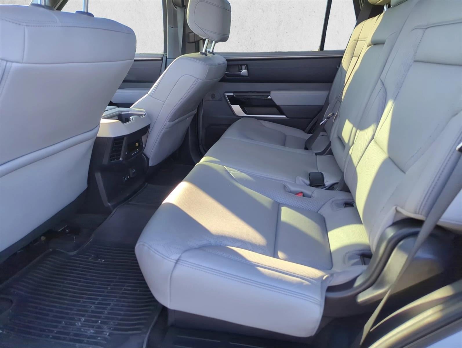 2025 Toyota Sequoia Limited 4WD (SE)