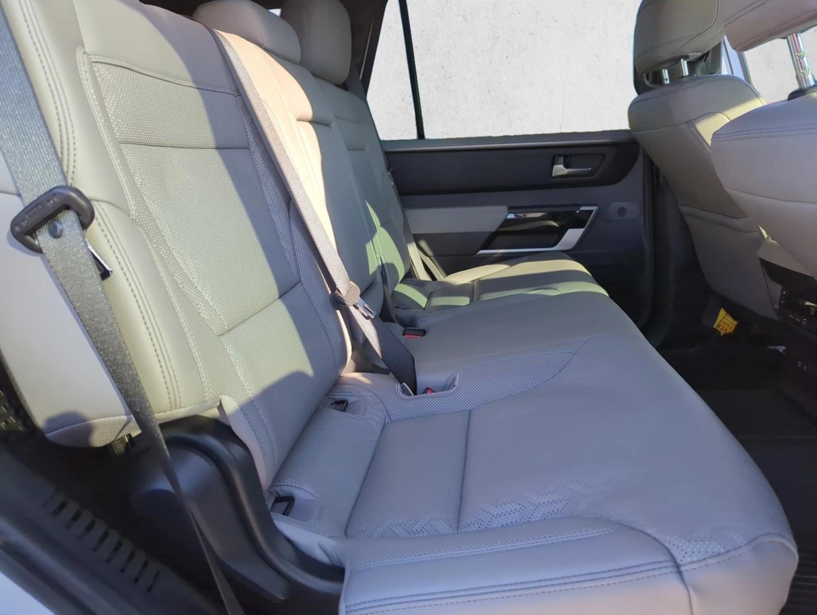 2025 Toyota Sequoia Limited 4WD (SE)