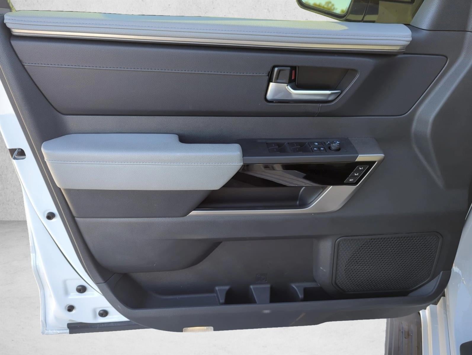 2025 Toyota Sequoia Limited 4WD (SE)