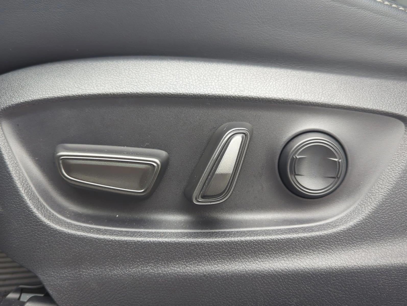 2025 Toyota Crown Signia XLE AWD (Natl)