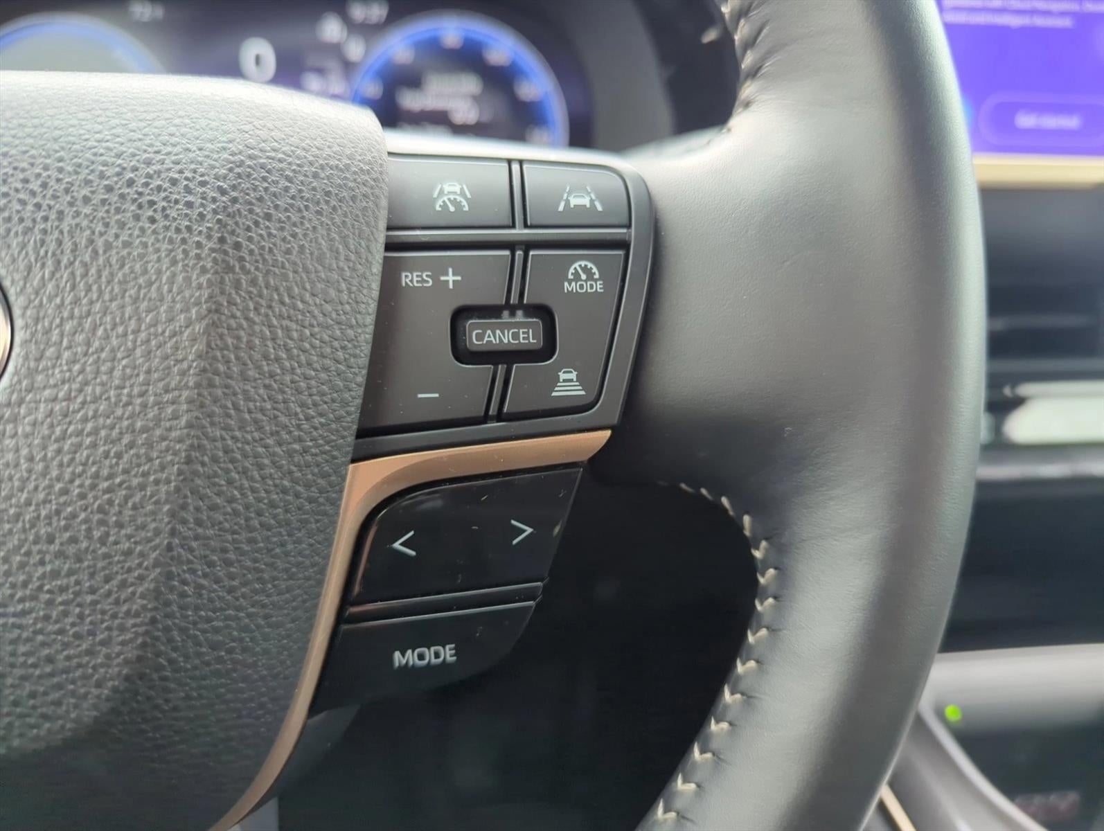 2025 Toyota Crown Signia XLE AWD (Natl)