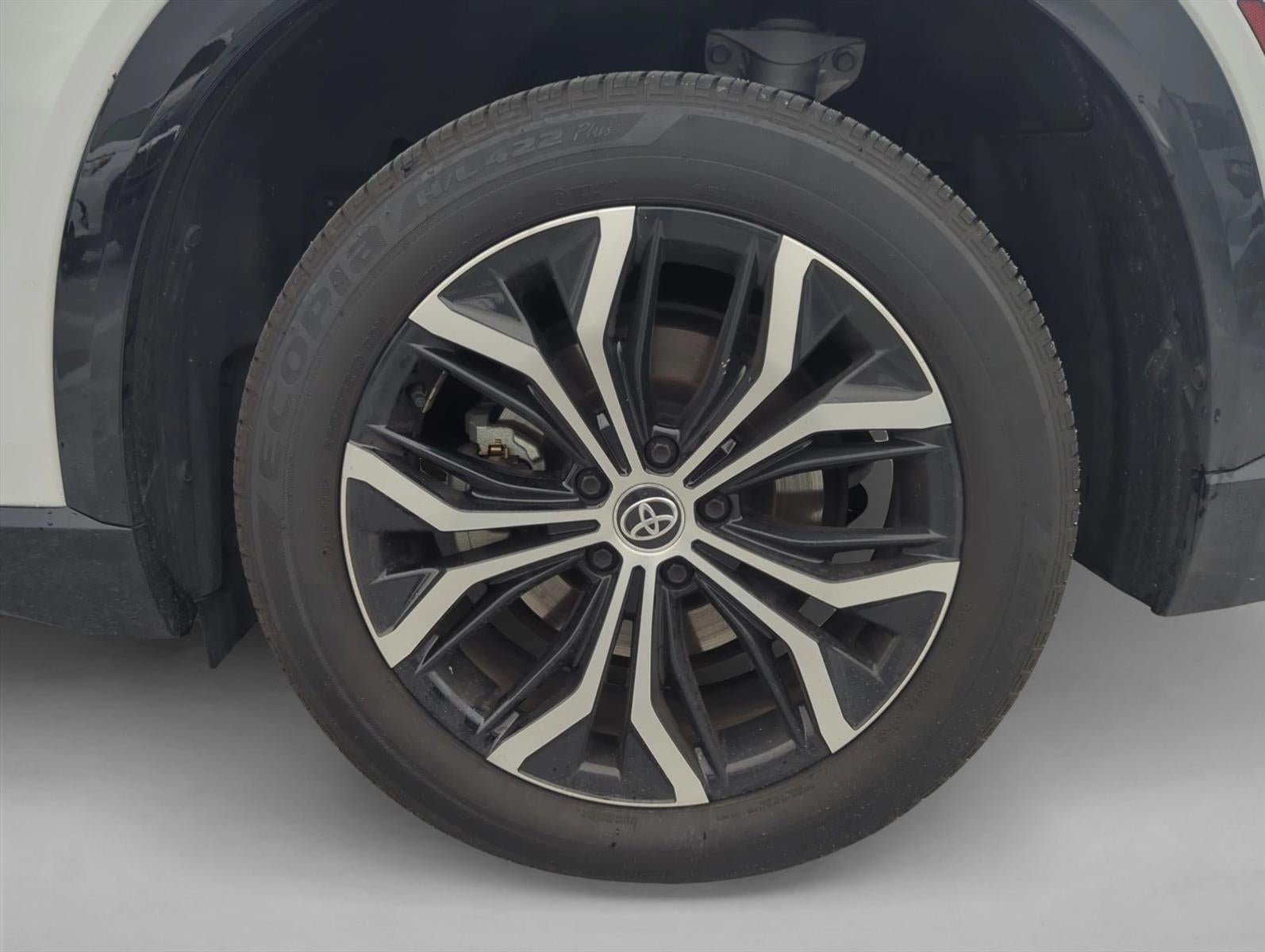 2025 Toyota Crown Signia XLE AWD (Natl)