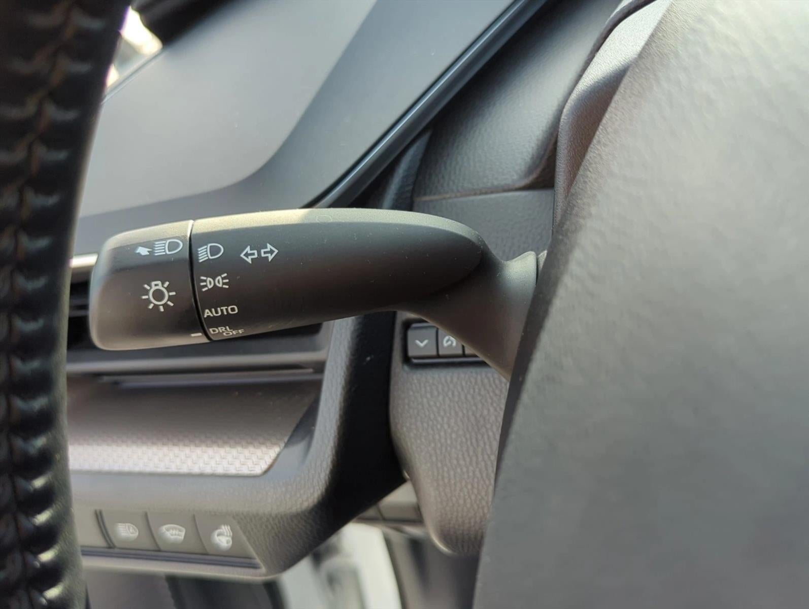 2025 Toyota Prius XLE (Natl)