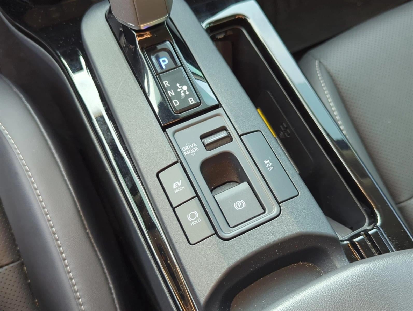 2025 Toyota Prius XLE (Natl)