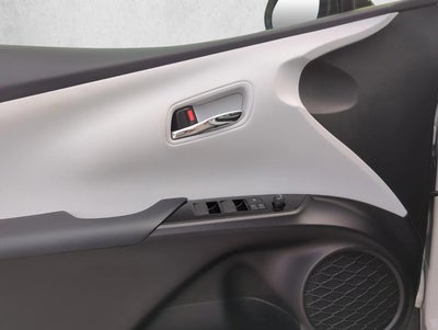 2019 Toyota Prius XLE (Natl)