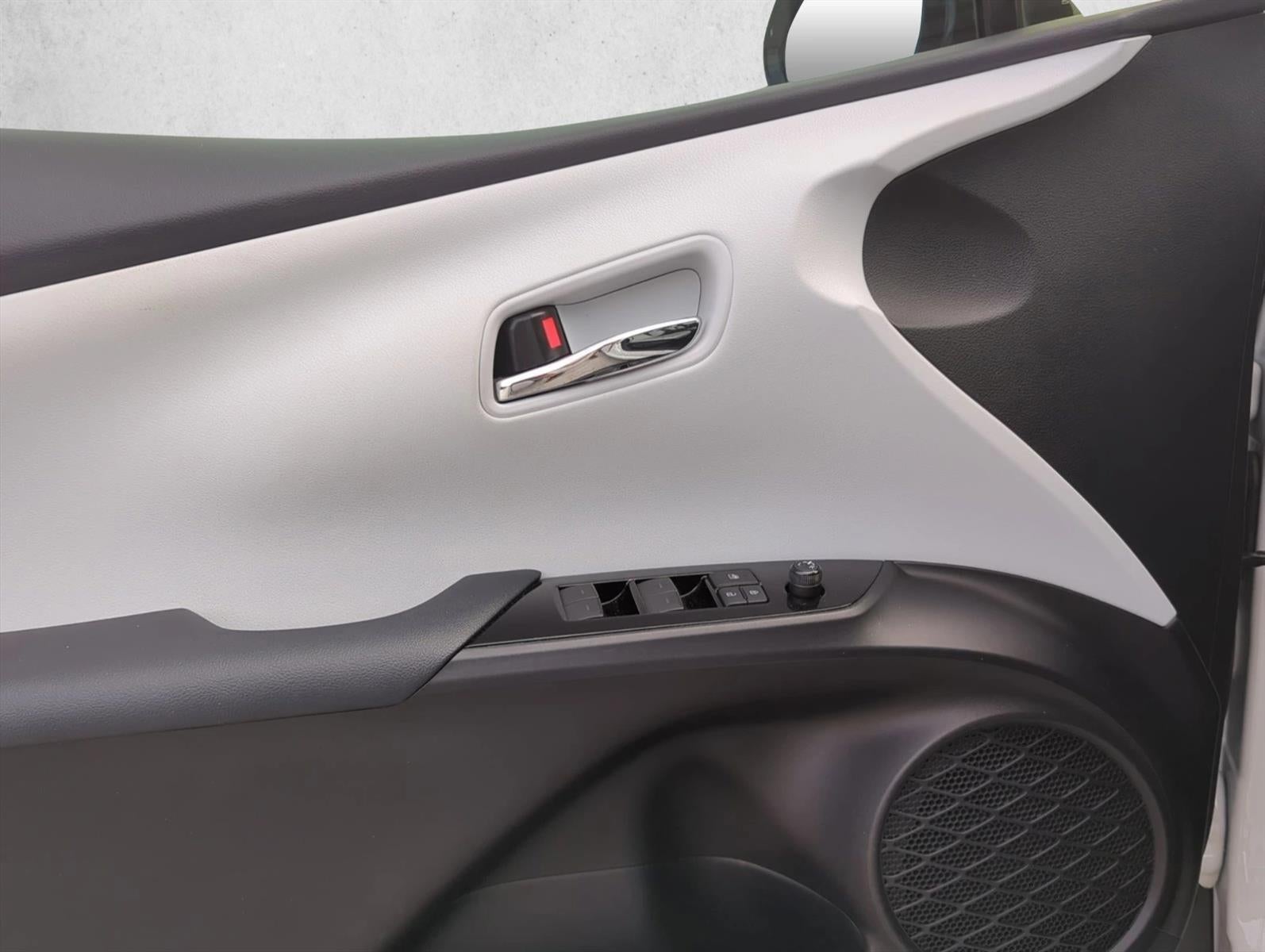 2019 Toyota Prius XLE (Natl)