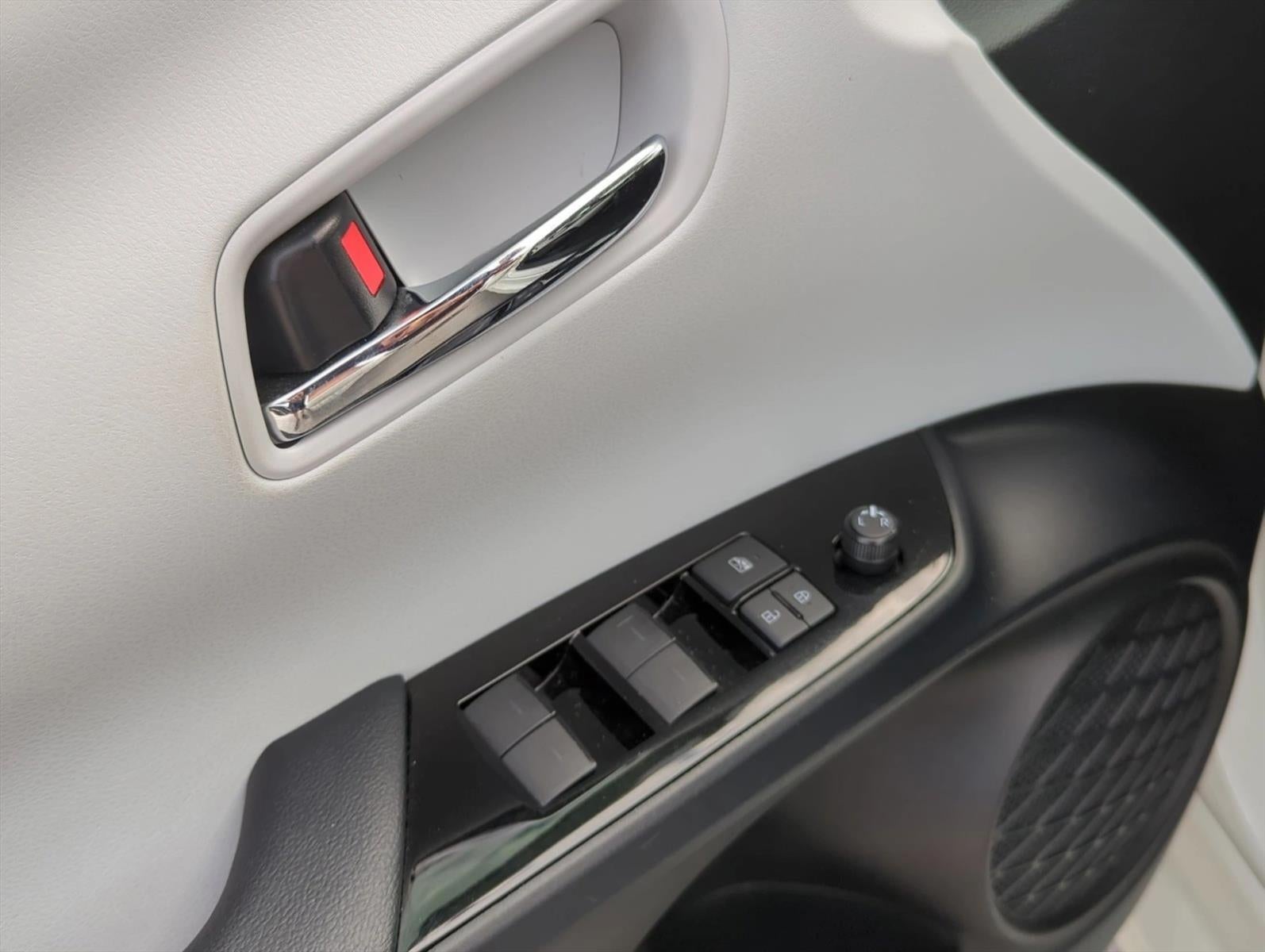 2019 Toyota Prius XLE (Natl)