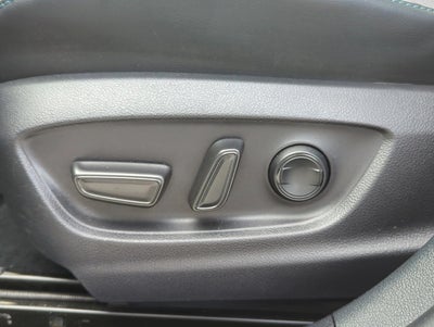 2019 Toyota Prius XLE (Natl)