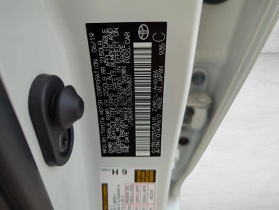 2019 Toyota Prius XLE (Natl)