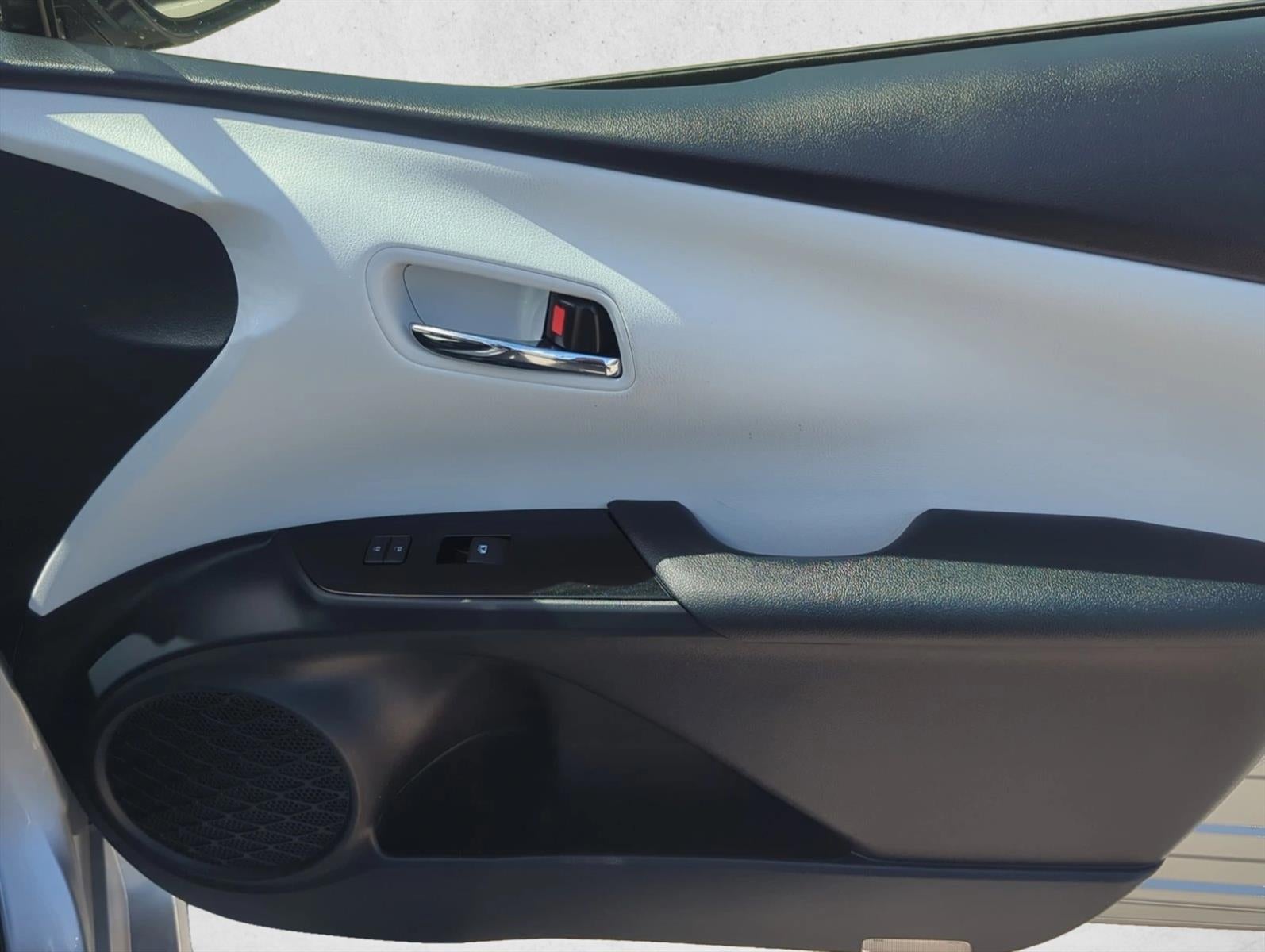 2018 Toyota Prius Three (Natl)