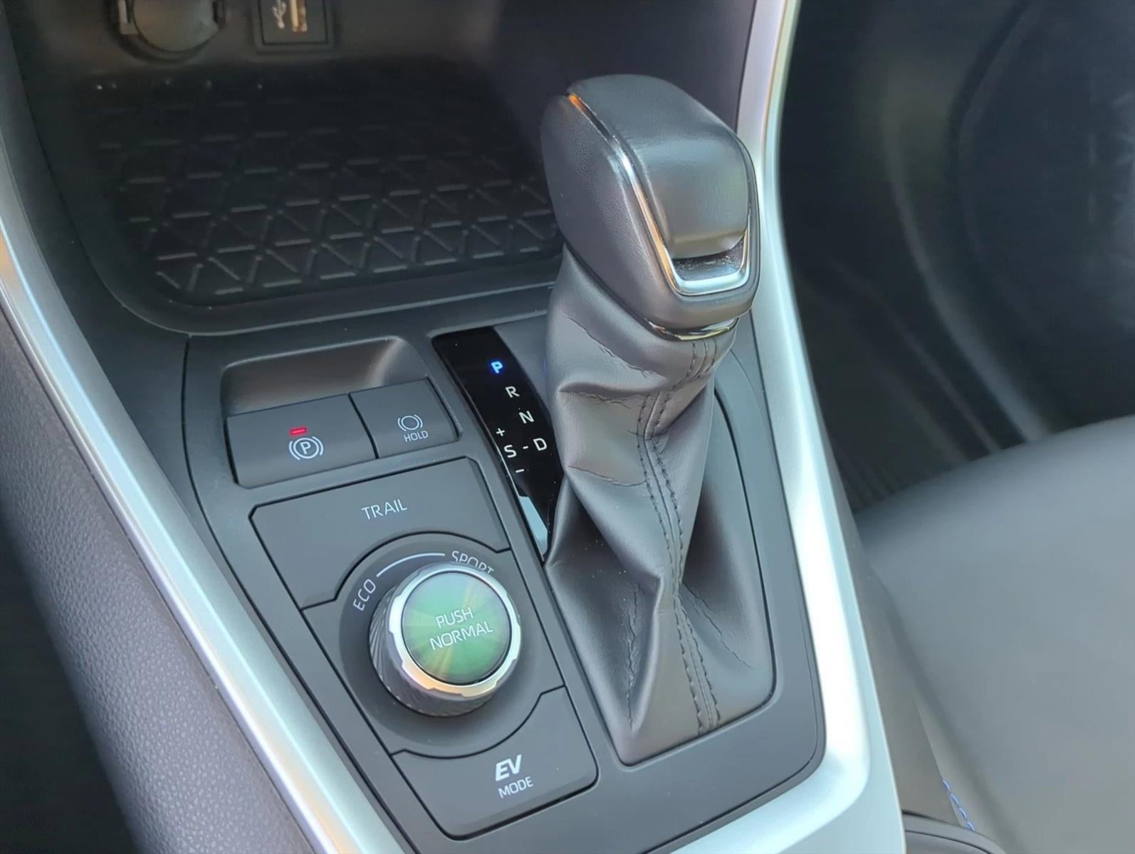 2023 Toyota RAV4 Hybrid XSE AWD (Natl)