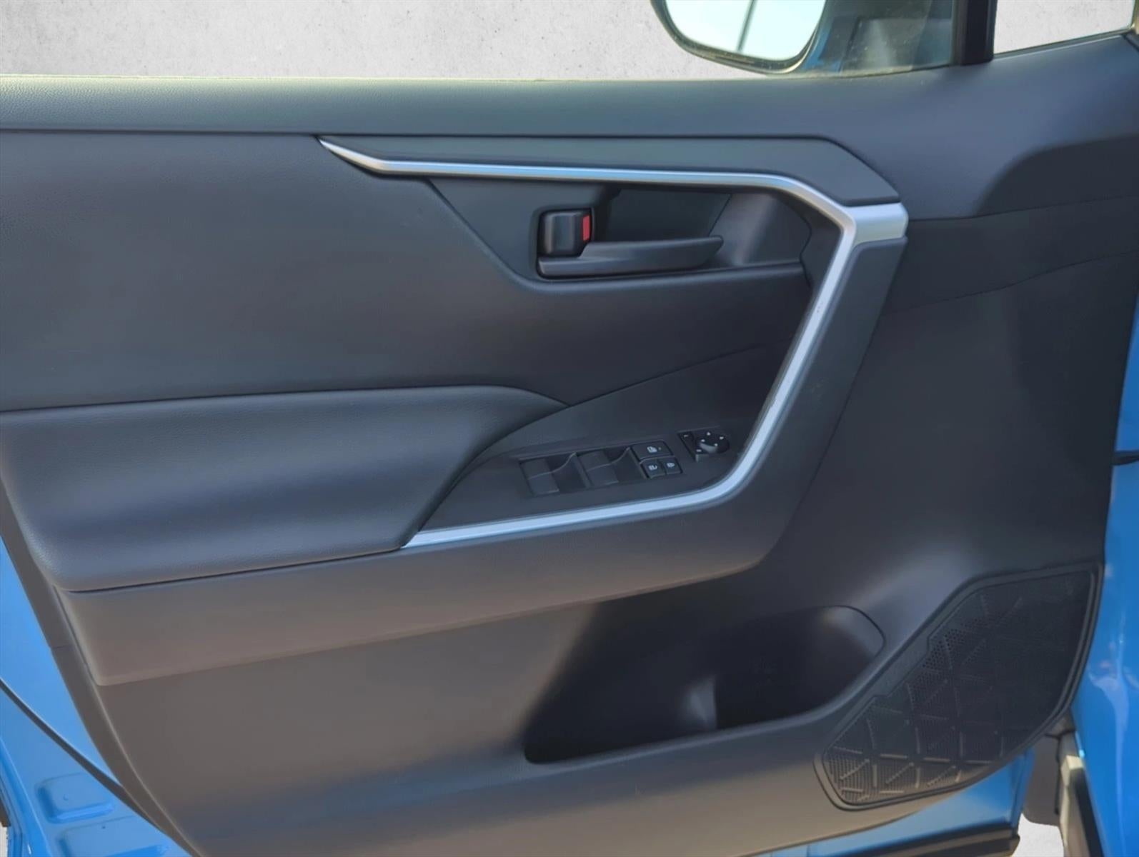 2019 Toyota RAV4 LE FWD (GS)