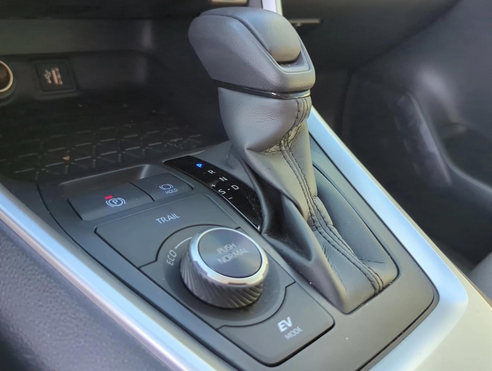 2025 Toyota RAV4 Hybrid XLE AWD (Natl)