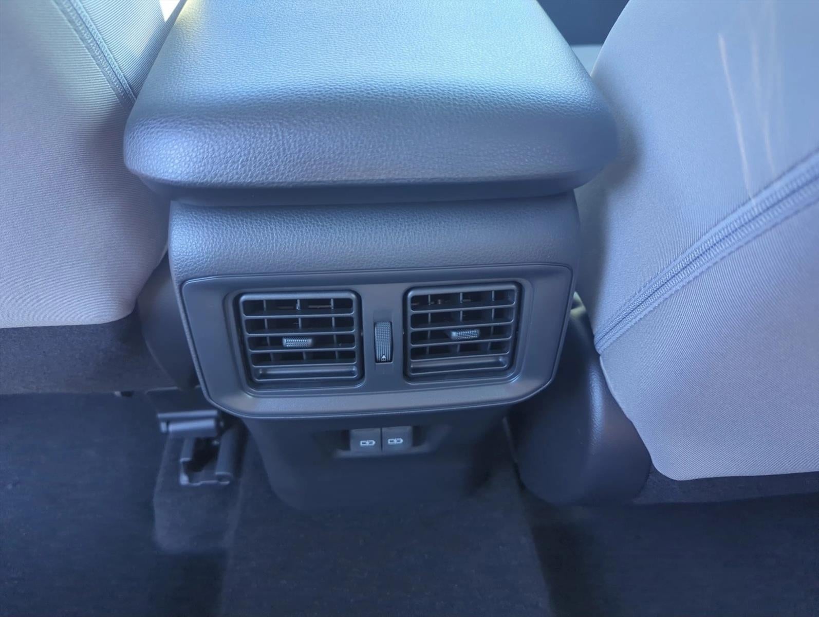 2025 Toyota RAV4 Hybrid XLE AWD (Natl)