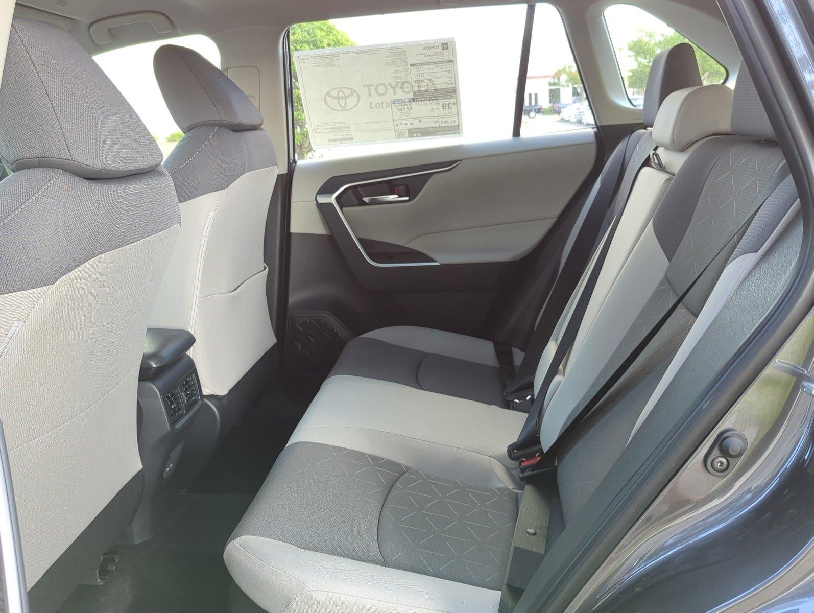 2025 Toyota RAV4 Hybrid XLE AWD (Natl)