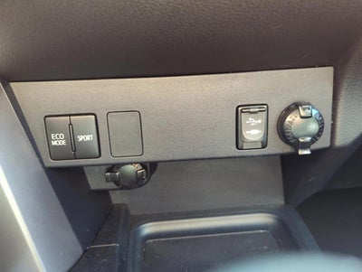 2017 Toyota RAV4 LE FWD (GS)