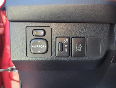 2017 Toyota RAV4 LE FWD (GS)