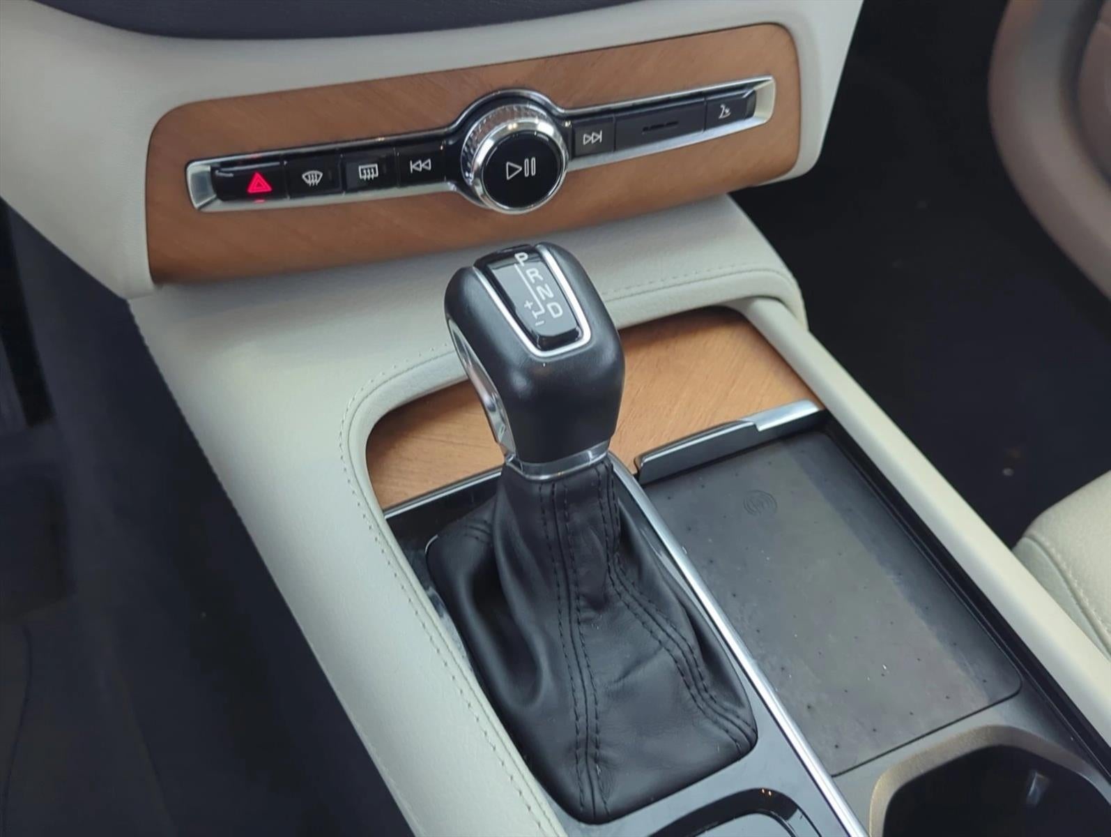 2022 Volvo XC90 T5 FWD Momentum 7P