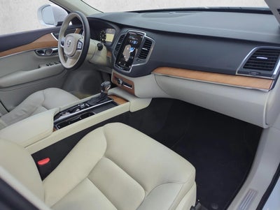 2022 Volvo XC90 T5 FWD Momentum 7P