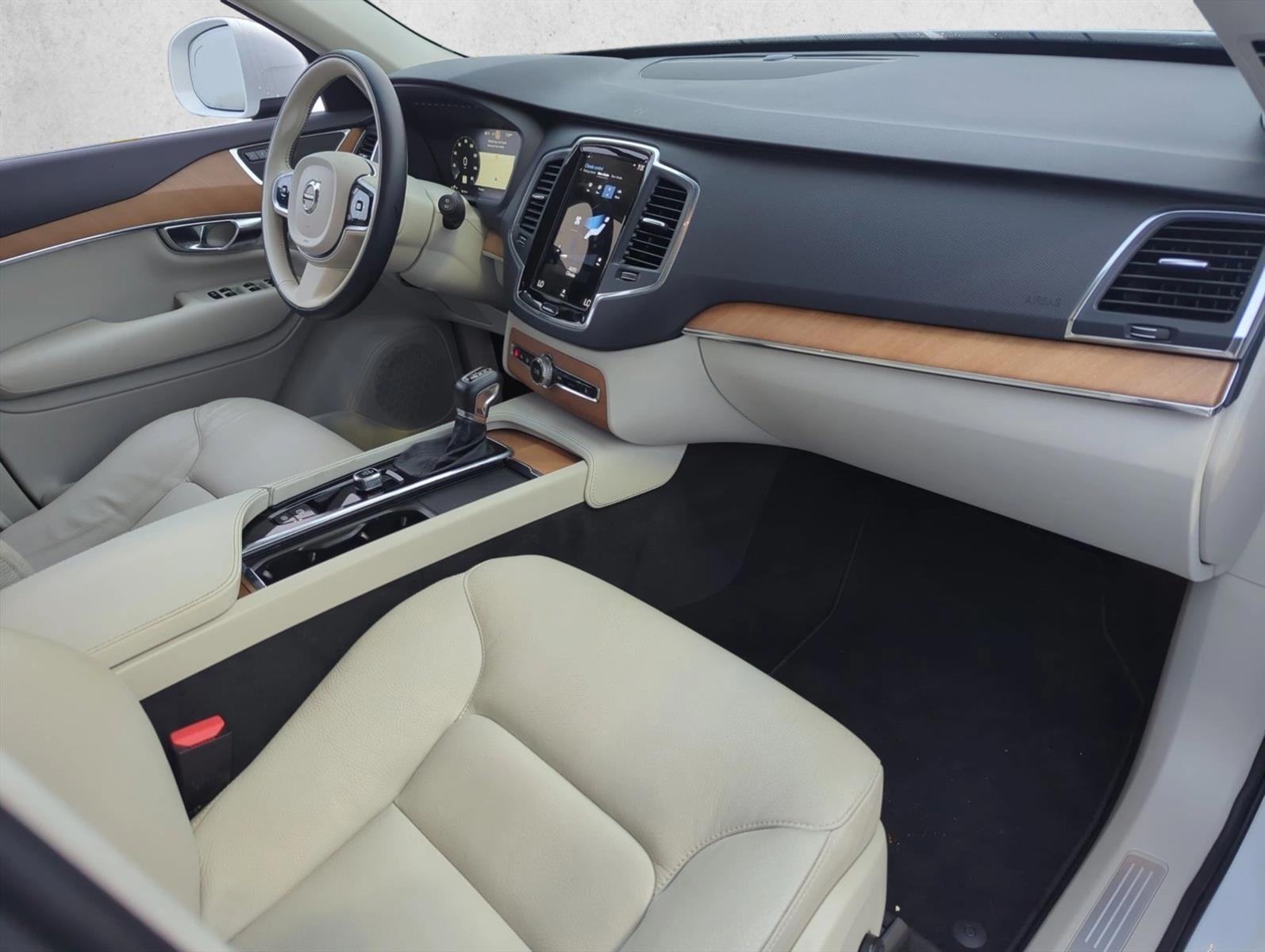 2022 Volvo XC90 T5 FWD Momentum 7P