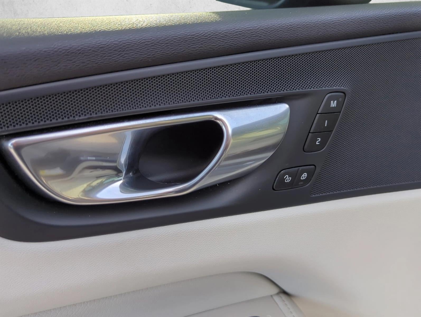 2020 Volvo XC60 T5 FWD Momentum