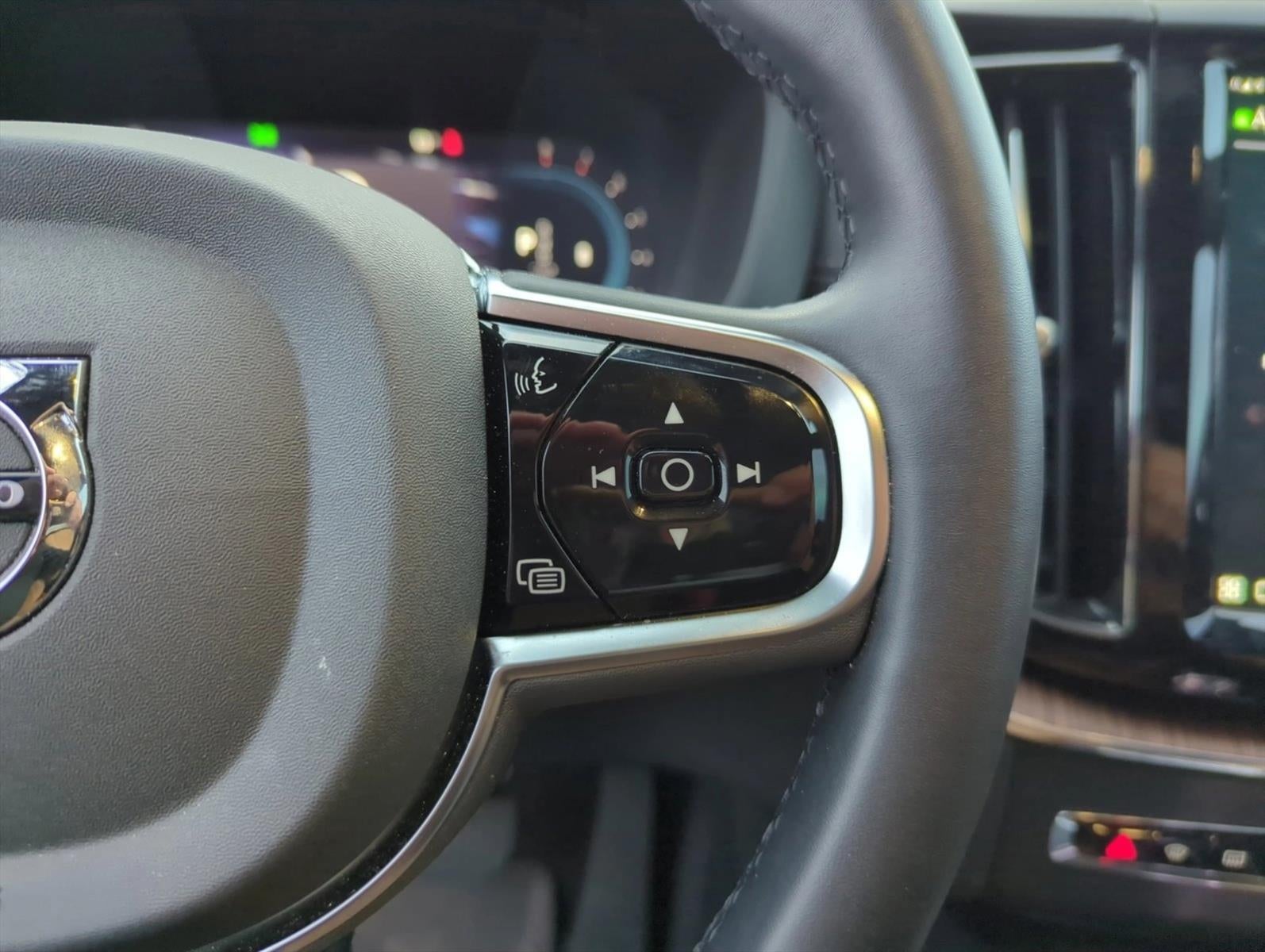 2025 Volvo XC60 B5 AWD Ultra