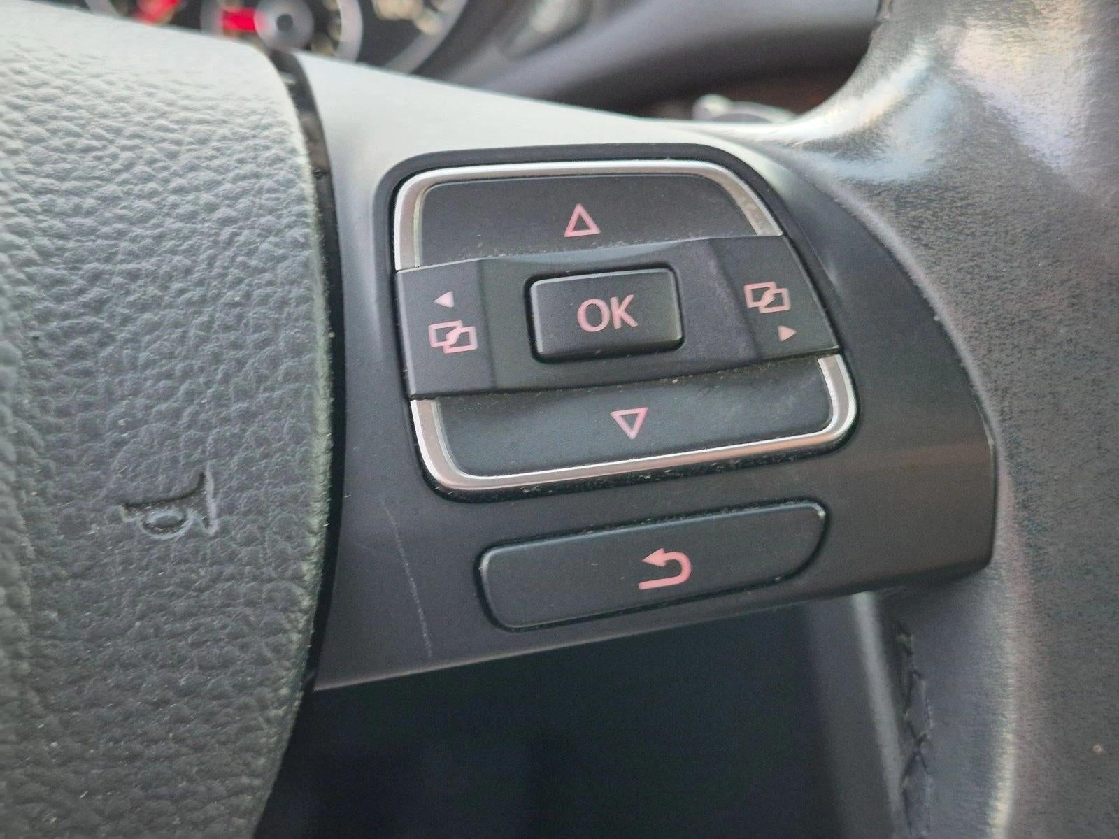 2015 Volkswagen Passat 4dr Sdn 1.8T Auto SEL Premium