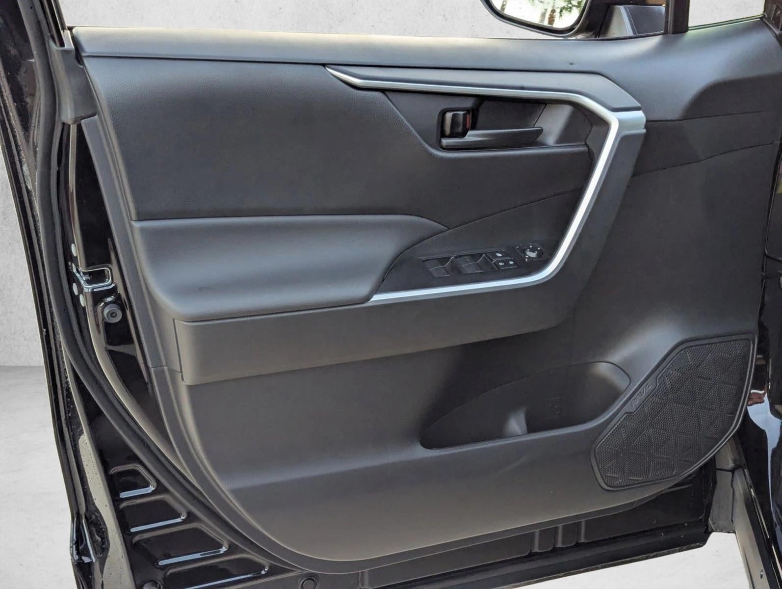 2025 Toyota RAV4 LE FWD (GS)