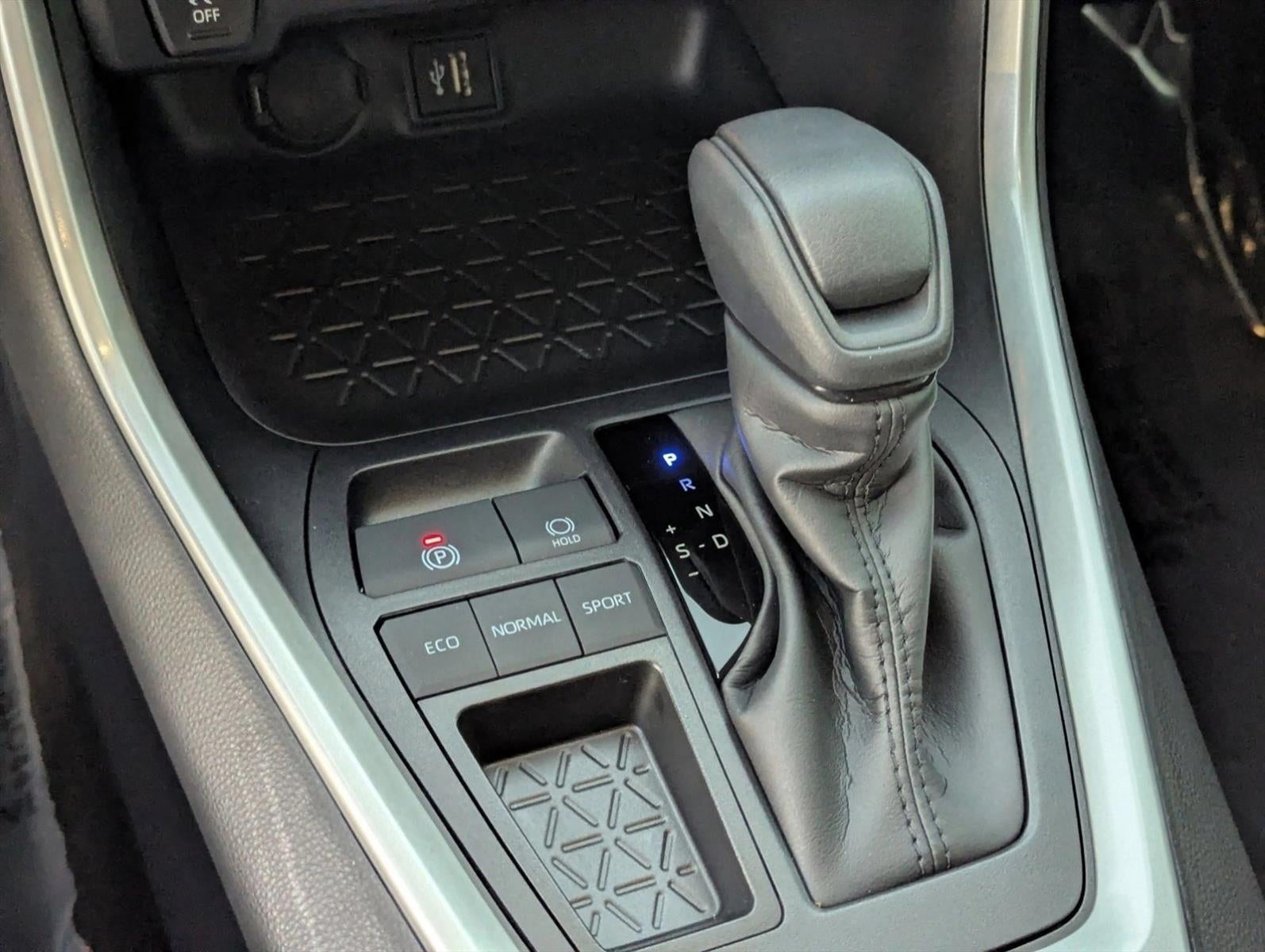 2025 Toyota RAV4 XLE FWD (GS)