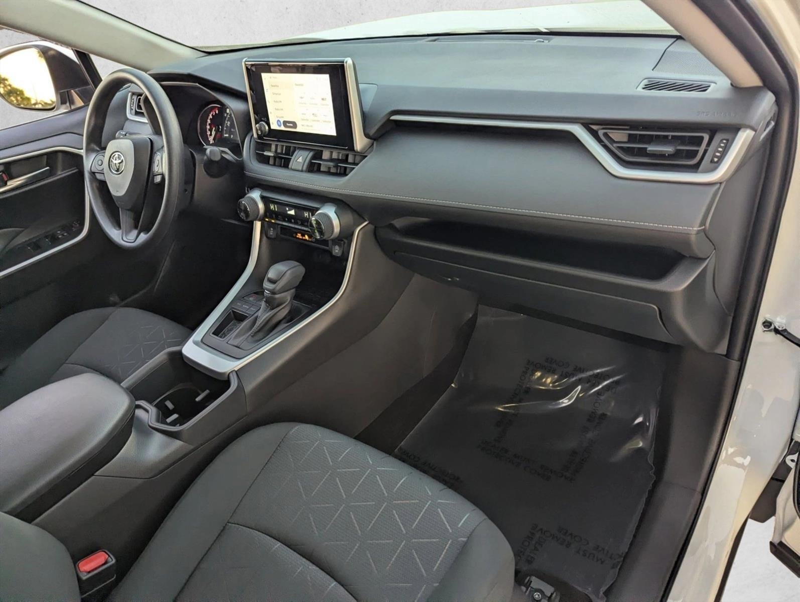 2025 Toyota RAV4 XLE FWD (GS)