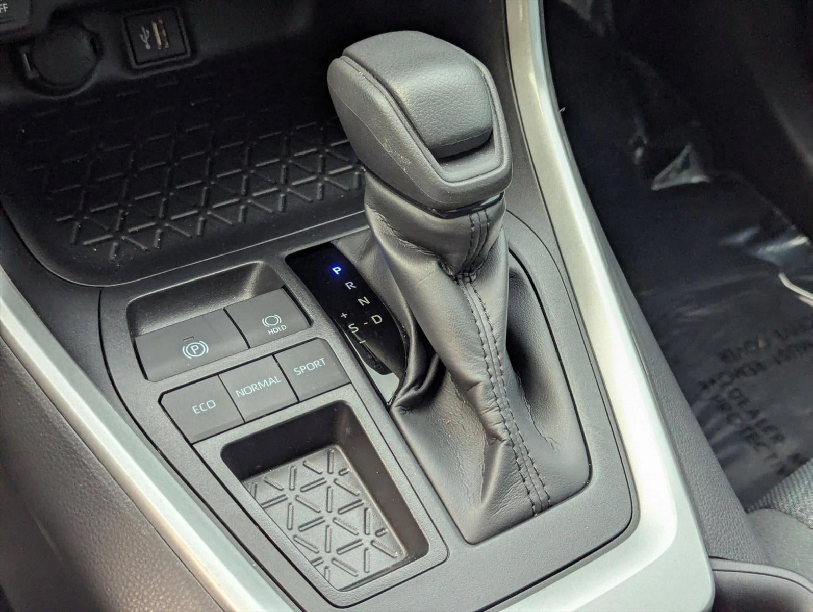 2025 Toyota RAV4 XLE FWD (GS)