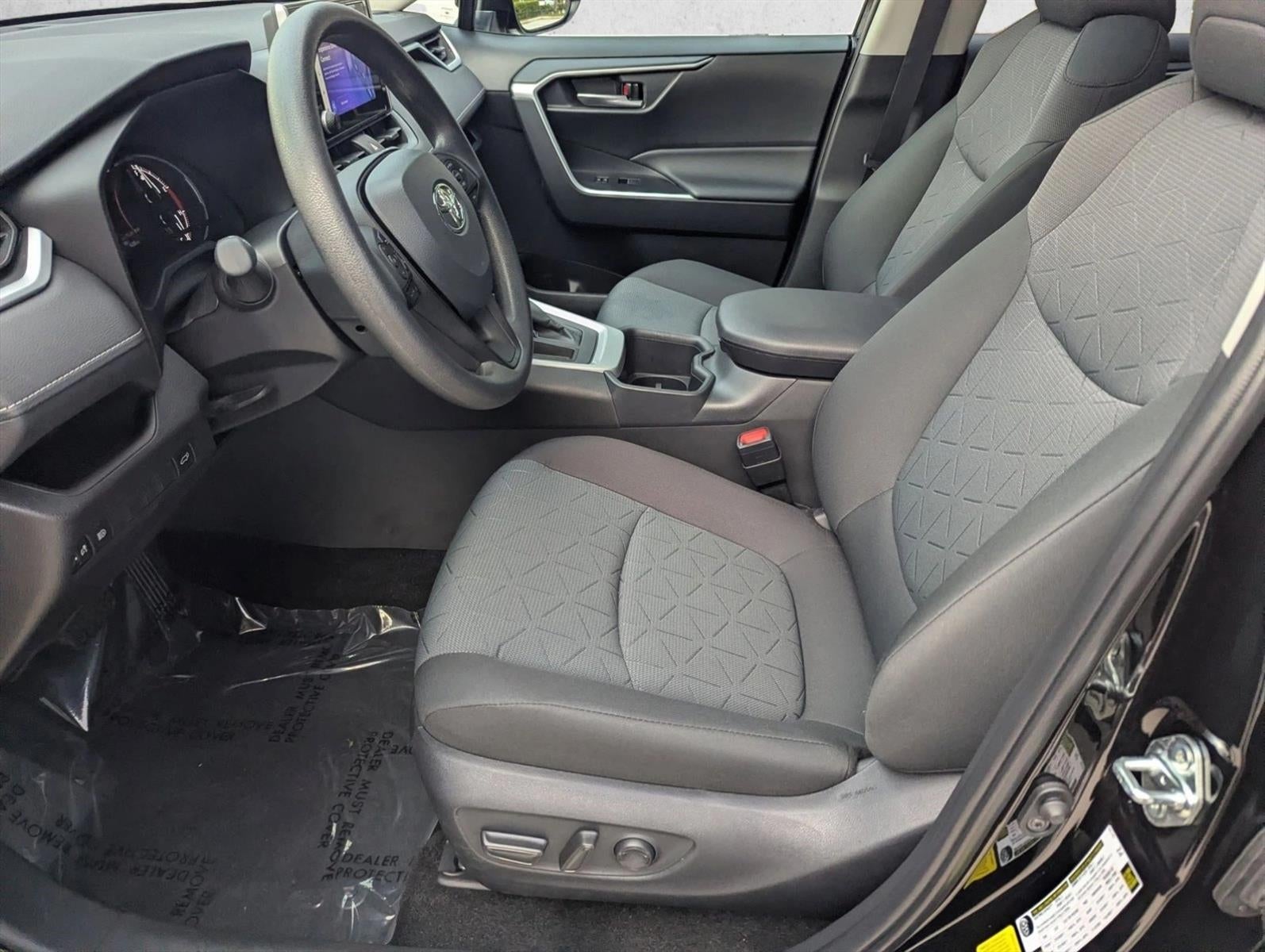 2025 Toyota RAV4 XLE FWD (GS)