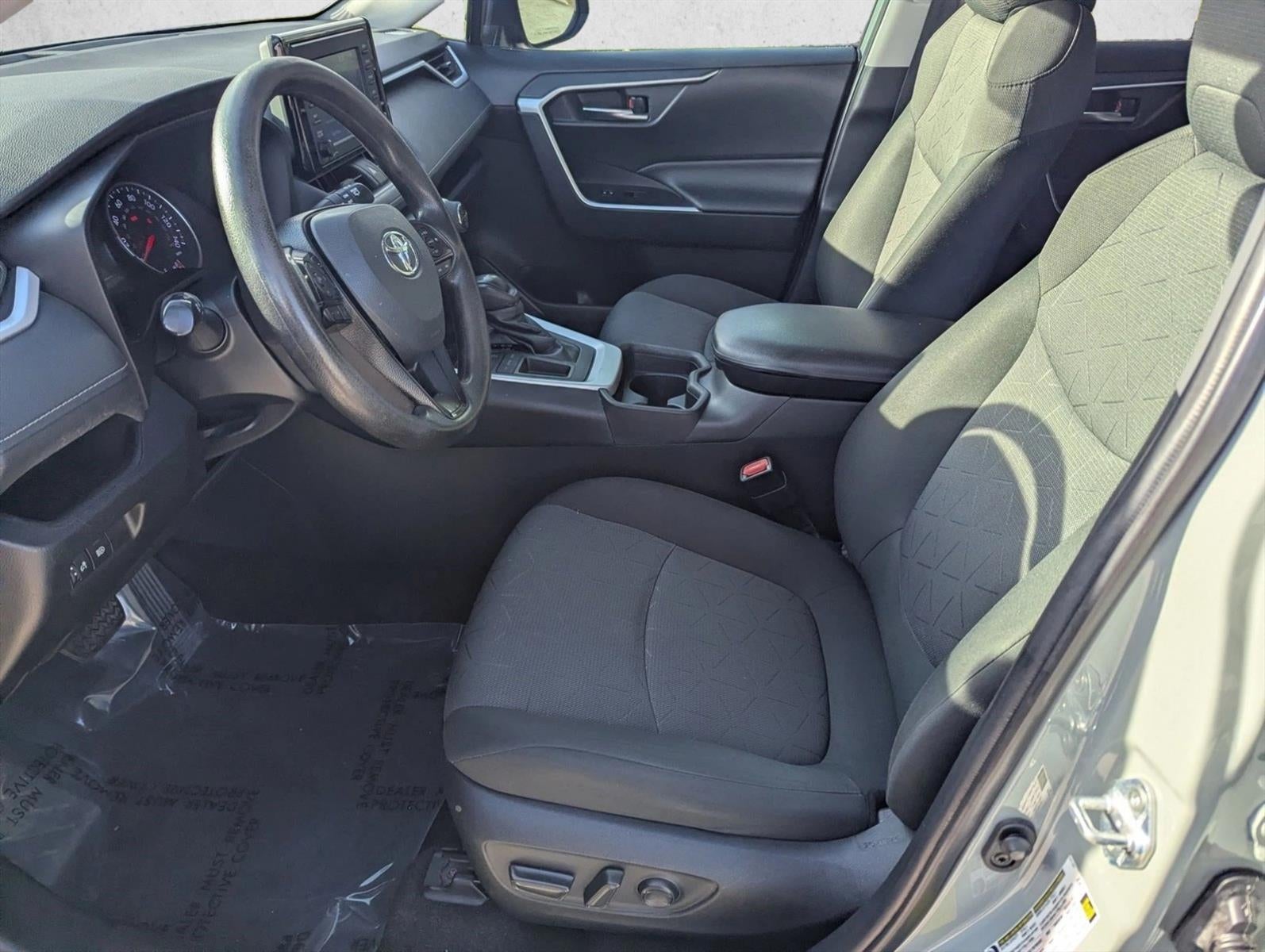 2020 Toyota RAV4 XLE FWD (GS)
