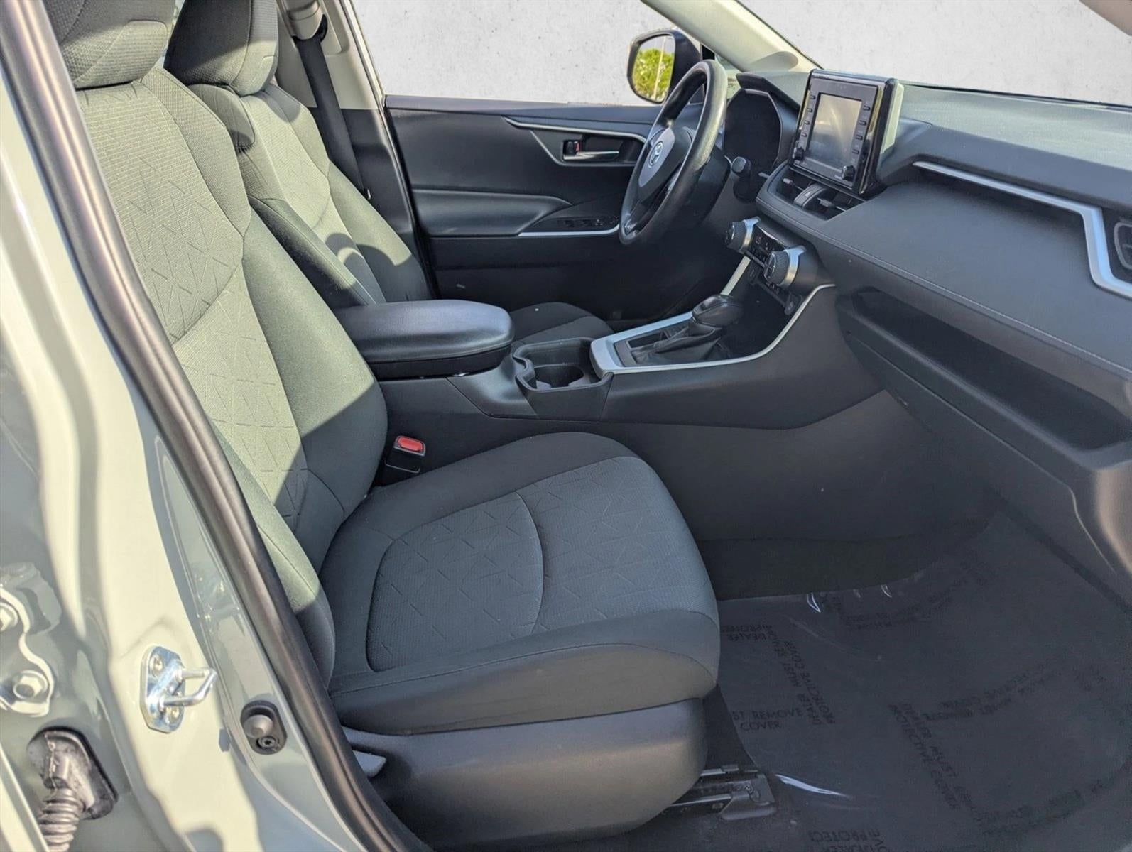 2020 Toyota RAV4 XLE FWD (GS)