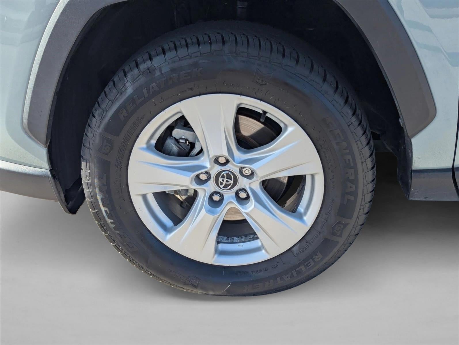 2020 Toyota RAV4 XLE FWD (GS)