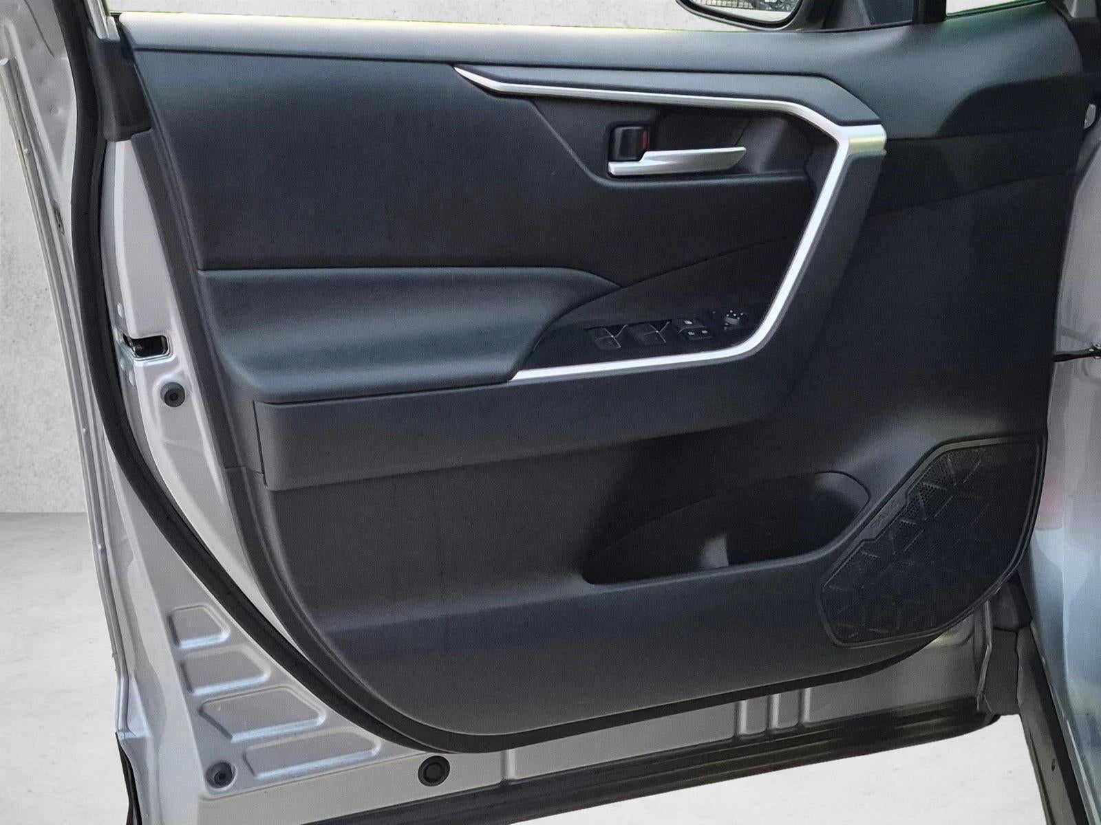 2025 Toyota RAV4 XLE FWD (GS)