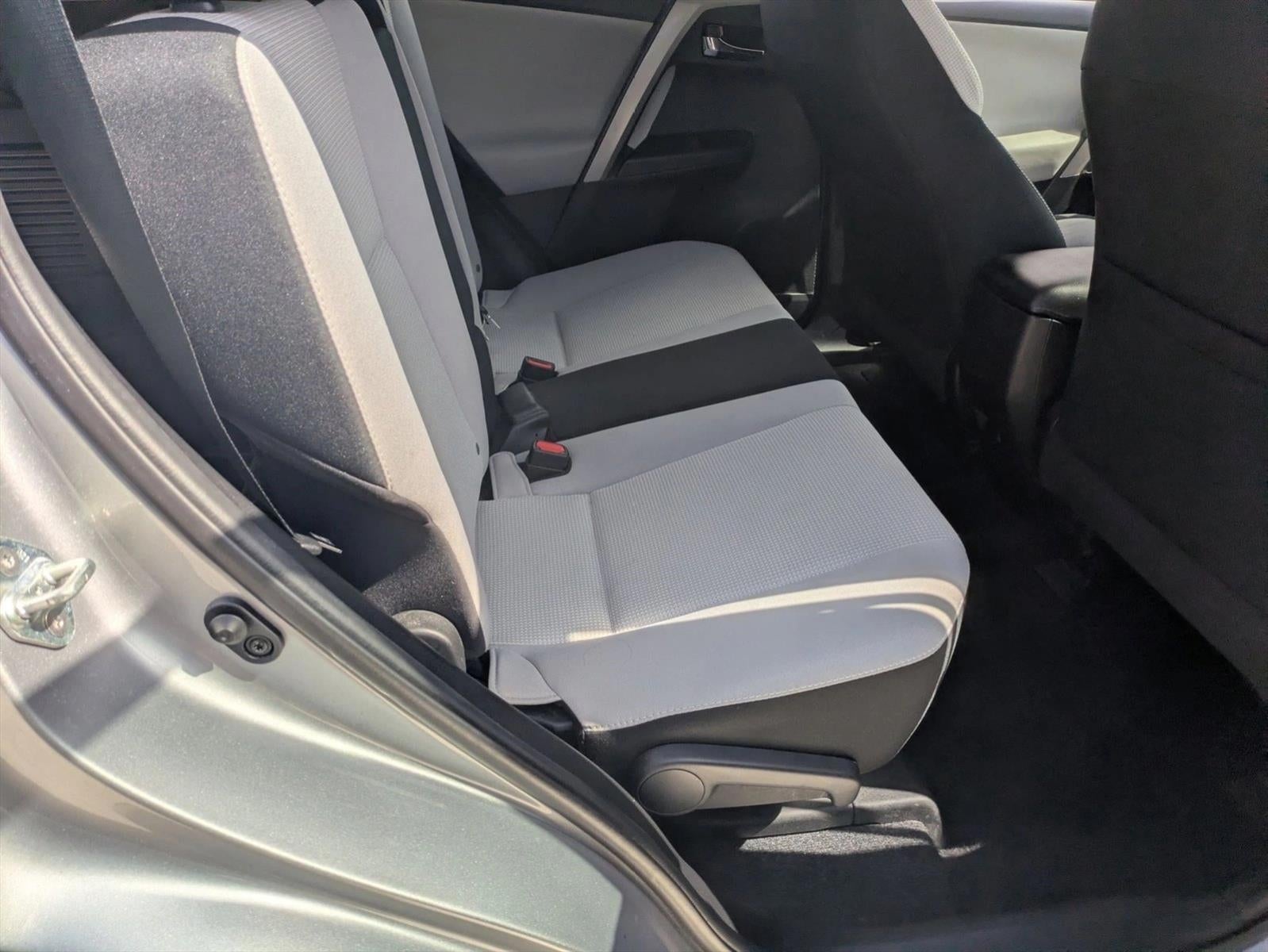 2017 Toyota RAV4 XLE FWD (GS)