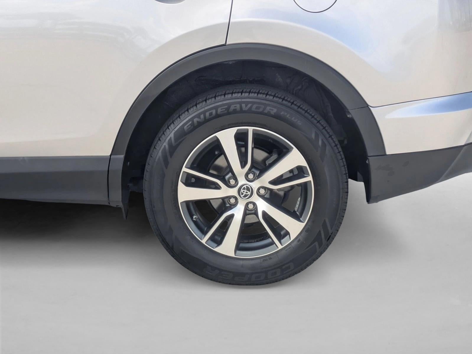 2017 Toyota RAV4 XLE FWD (GS)