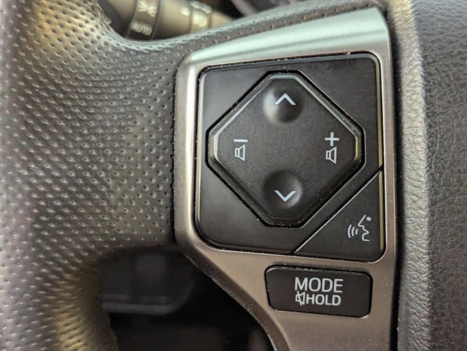 2022 Toyota Tacoma 2WD 2WD SR5 Double Cab 5' Bed V6 AT (GS)