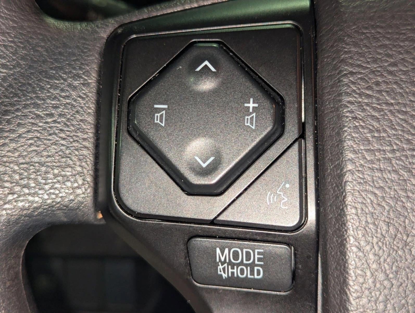 2022 Toyota Tacoma 4WD 4WD SR Double Cab 5' Bed V6 AT (Natl)