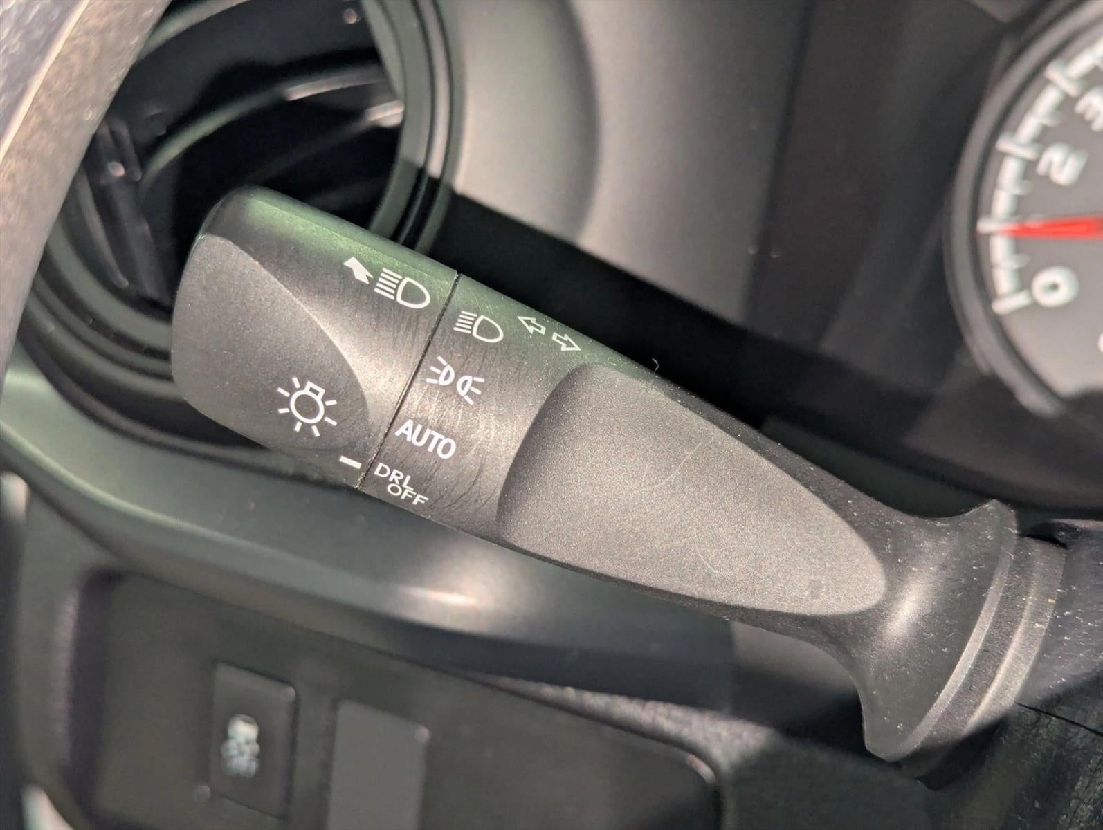 2022 Toyota Tacoma 4WD 4WD SR Double Cab 5' Bed V6 AT (Natl)