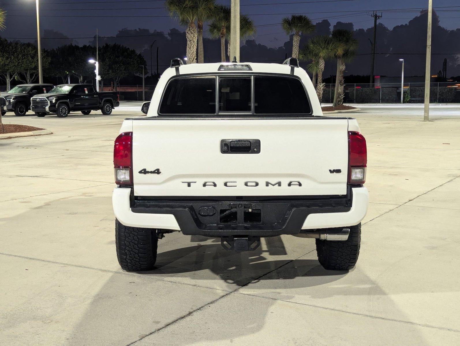 2022 Toyota Tacoma 4WD 4WD SR Double Cab 5' Bed V6 AT (Natl)